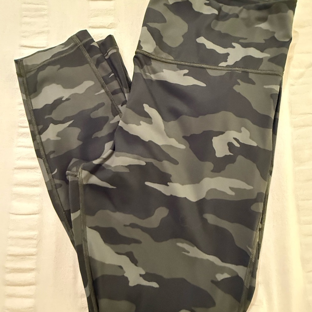 Athleta Green‎ Camouflage Leggings 7/8 Length Size L